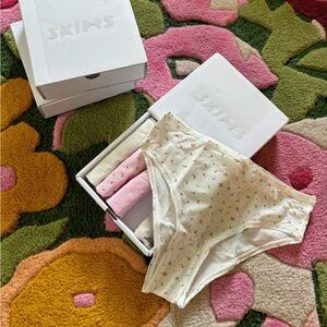 SKIMS sold out! Fits Everybody Cheeky Brief 5-Pack. Limited Edition Pattern.